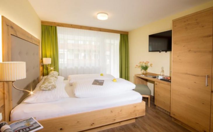 Gruner Baum Hotel, Zell am See, Double Bedroom